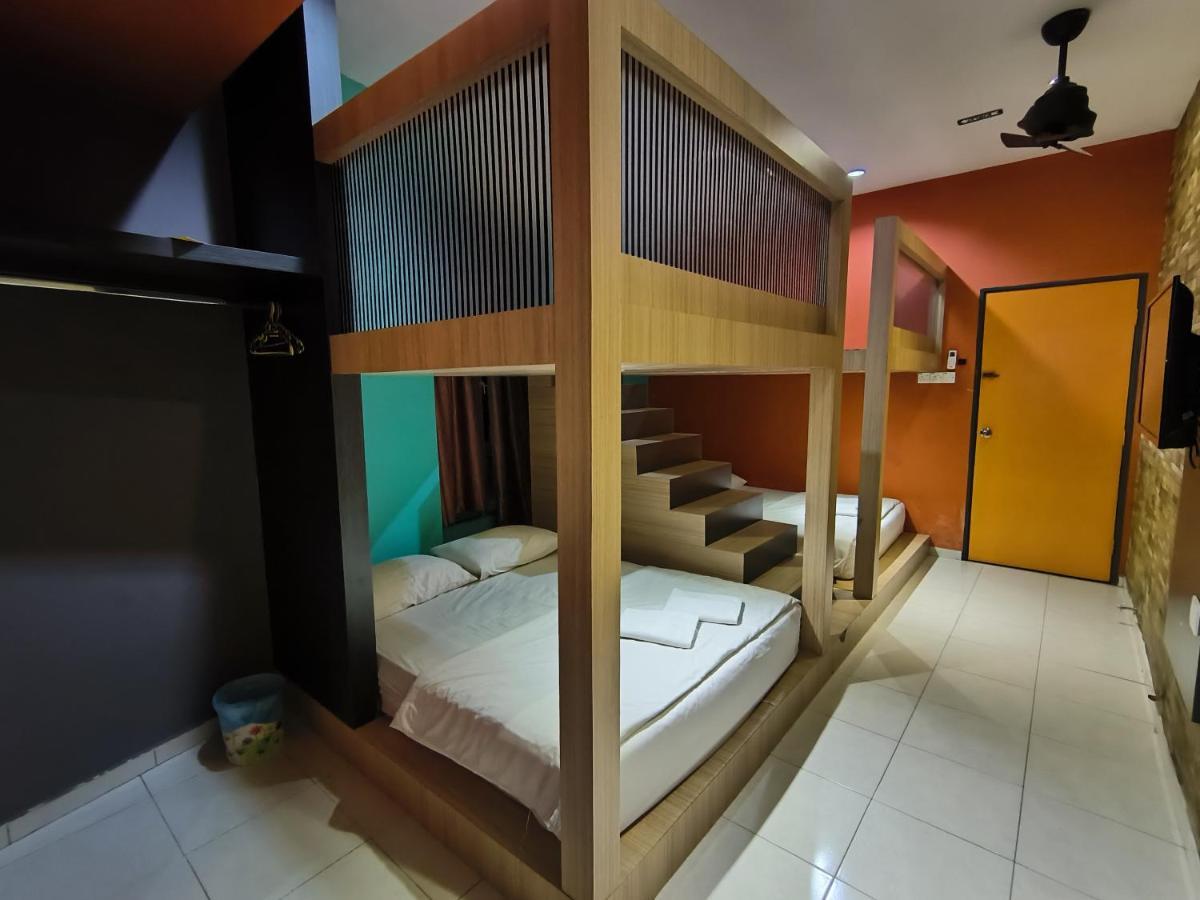 Golden Guest House Куантан Екстер'єр фото