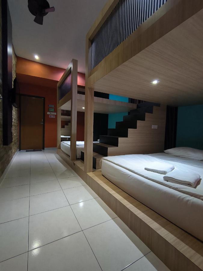 Golden Guest House Куантан Екстер'єр фото